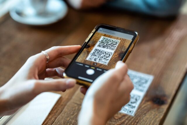 iPhone making a QR payment